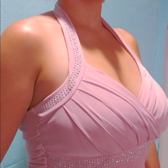 Trixxi- Halter dress - Picture 4 of 8